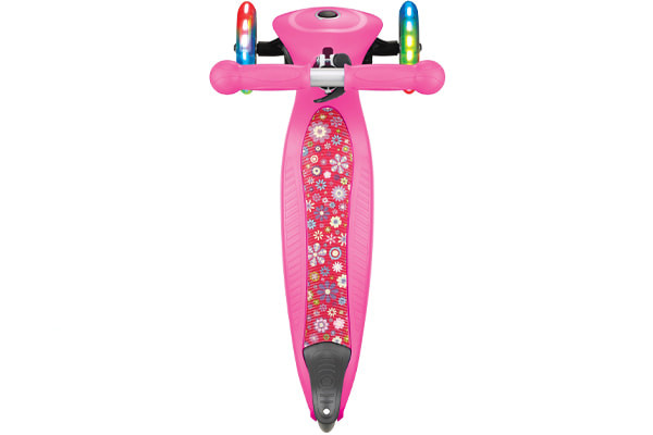 Versierd met bloemen