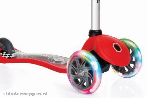 Met slechts 1 druk op de knop wordt het stuur vergrendeld.