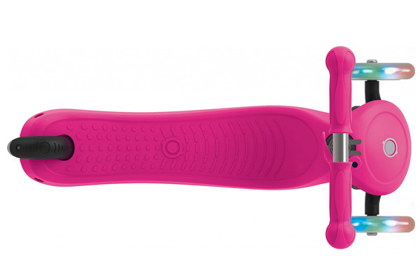 Met lichtjes in de wielen.