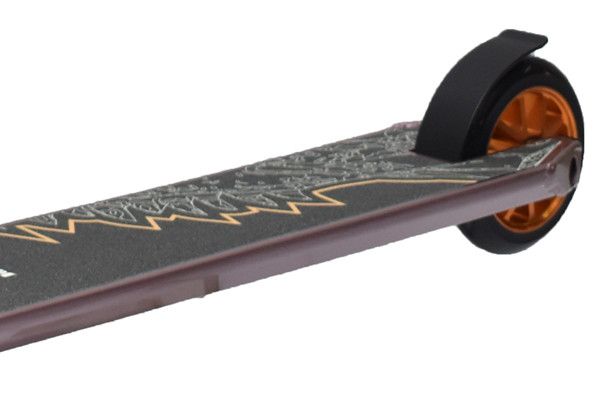 Antislip board en voetrem op achterwiel