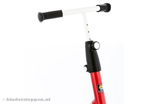 In hoogte verstelbaar stuur (62-81 cm).
