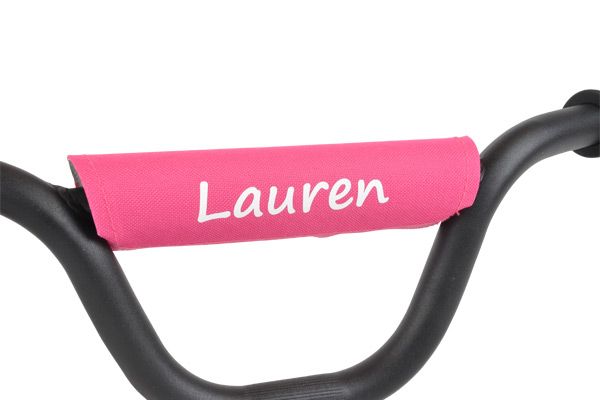 Roze kinbeschermer met jouw eigen naam.