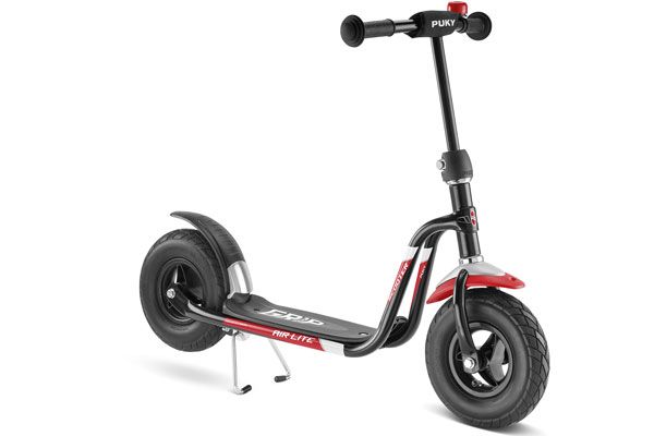 Kinderstep in het zwart.