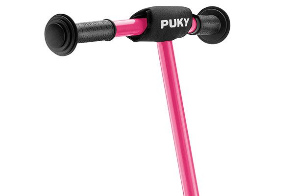 In hoogte verstelbaar stuur. Optioneel: kinbeschermer met naam.