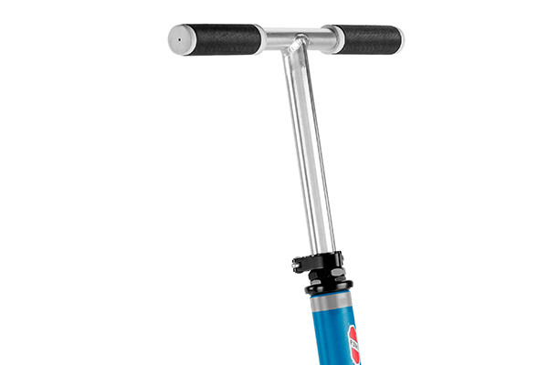 In hoogte verstelbaar stuur (76-110 cm).