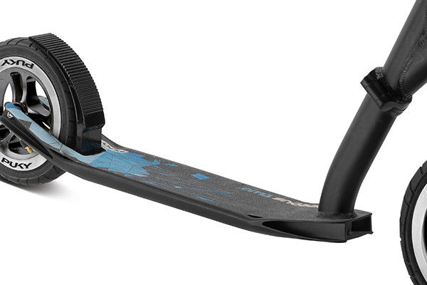 Met extra grote treeplank van aluminium profiel.