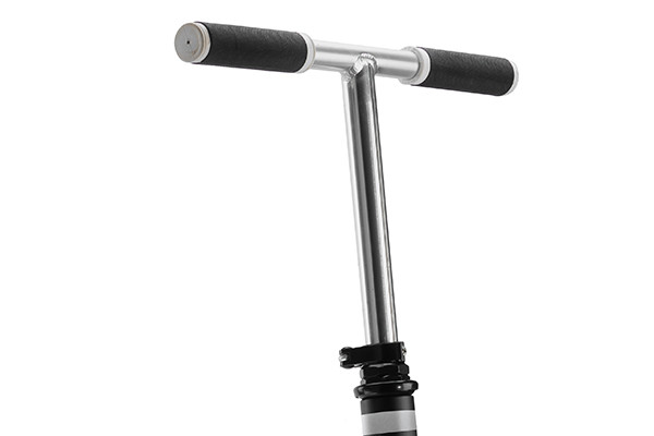 In hoogte verstelbaar stuur (76-110 cm).