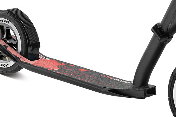 Met extra grote treeplank van aluminium profiel.