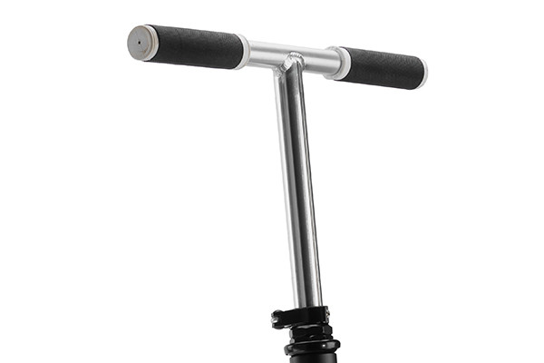 In hoogte verstelbaar stuur (76-110 cm).