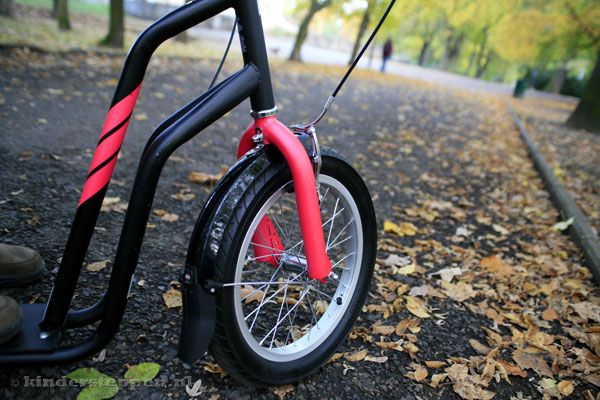 Spatbord op het voorwiel.