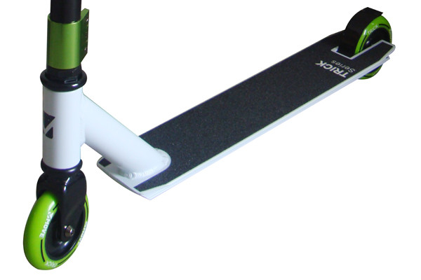 Antislip board en voetrem op achterwiel.