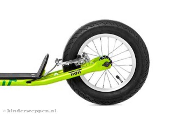 Bevat een V-brake op het achterwiel.