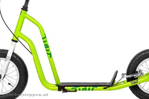 Heeft een stoer groen frame.