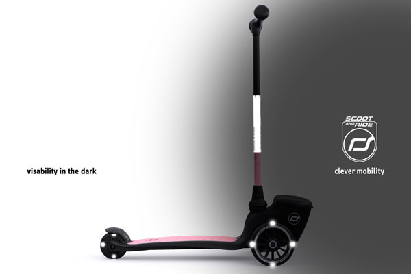 Met reflecterende stuurstang en LED lampjes