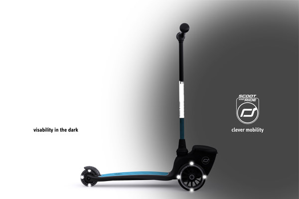 Met reflecterende stuurstang en LED lampjes