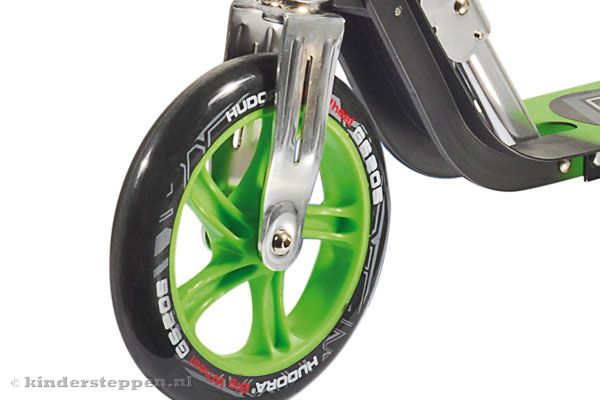 Grote wielen van 20,5 cm.